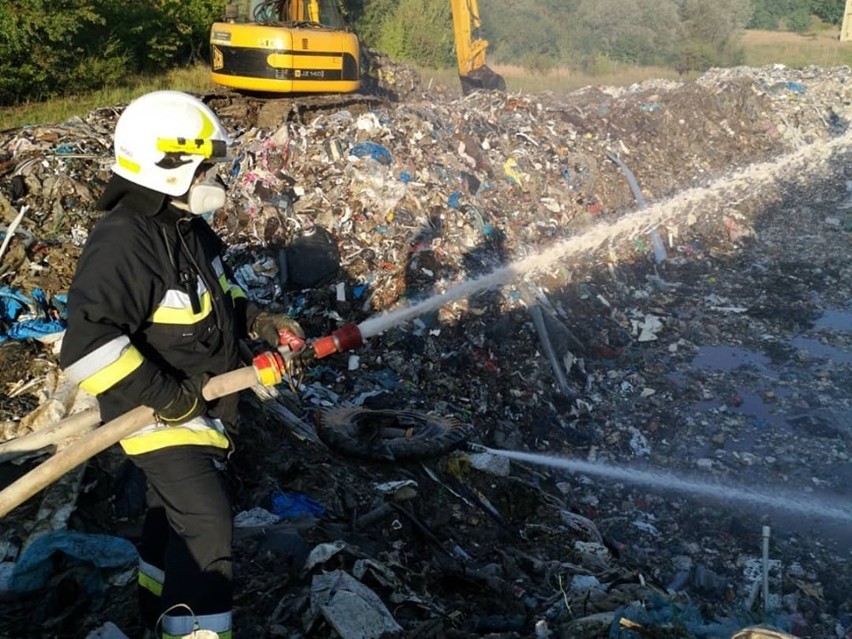 Mija trzecia doba odkąd wybuchł pożar wysypiska śmieci w...