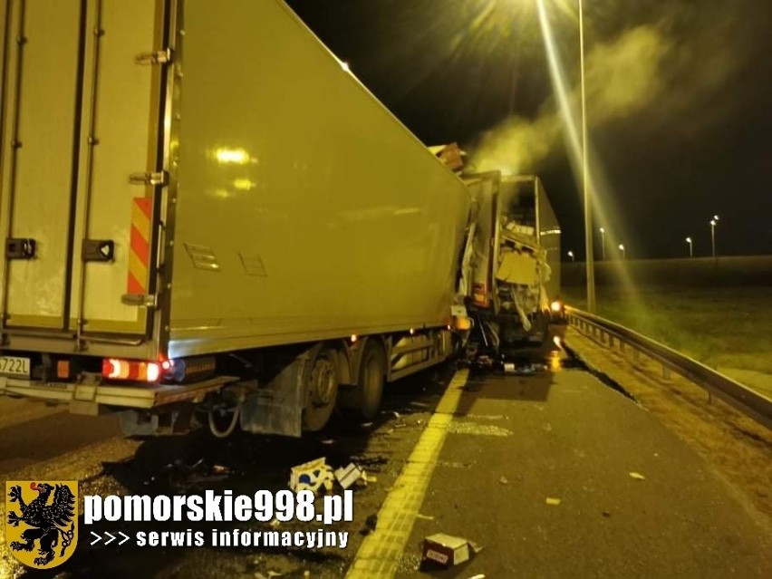 Zderzenie dwóch ciężarówek S7 w Gdańsku [8.09.2021 r]. Kierowca cofał, bo przejechał zjazd