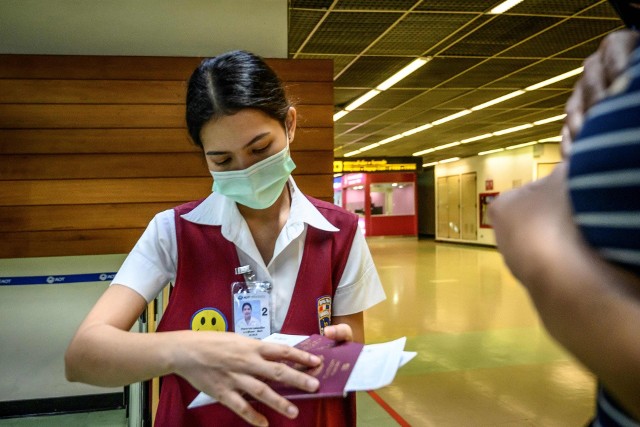 Dyrekcja lotniska w Bangkoku przeprosiła za wypadek i obiecała zaopiekować się ofiara wypadku i wypłacić kobiecie odszkodowanie.