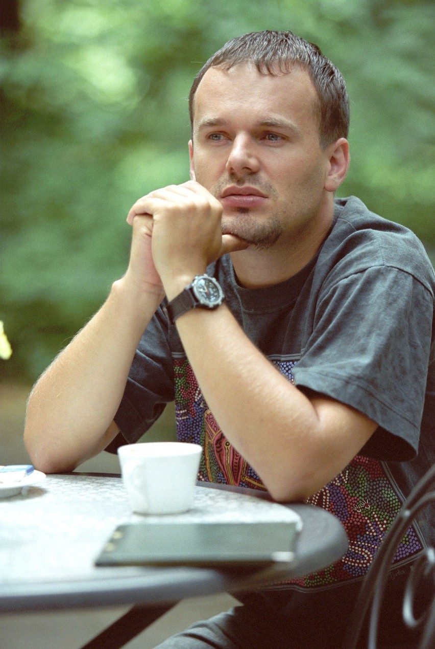 Rok 2002, sesja w Warszawie.