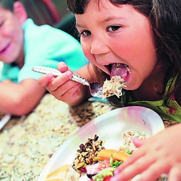 Dzieci lubią jeść potrawy kolorowe i ładnie podane.