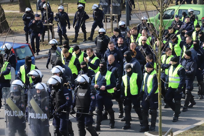 Widzew Łódź. Duże siły policyjne w okolicach stadionu Widzewa. Trwają policyjne ćwiczenia! [FOTO]
