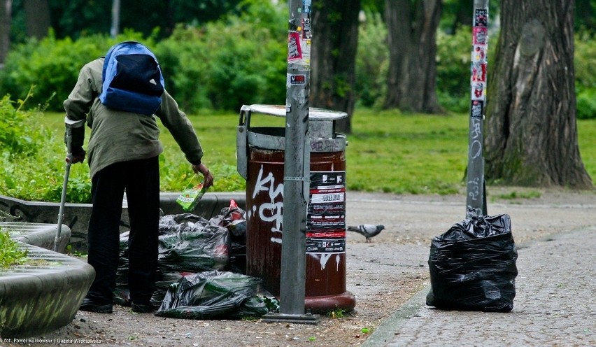 Wrocław: Wyspa Słodowa po nocnej wizycie jej obrońców (ZDJĘCIA)