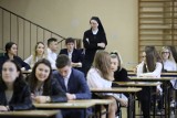 Egzamin gimnazjalny 2019: Polski, WOS, Historia. Klucz odpowiedzi, arkusze CKE. Co było na egzaminie? (10.04.2019)