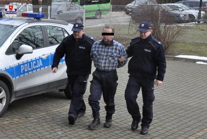 48-latek zaatakował policjantów. Rzucił się na funkcjonariuszy z nożem, a potem strzelił 