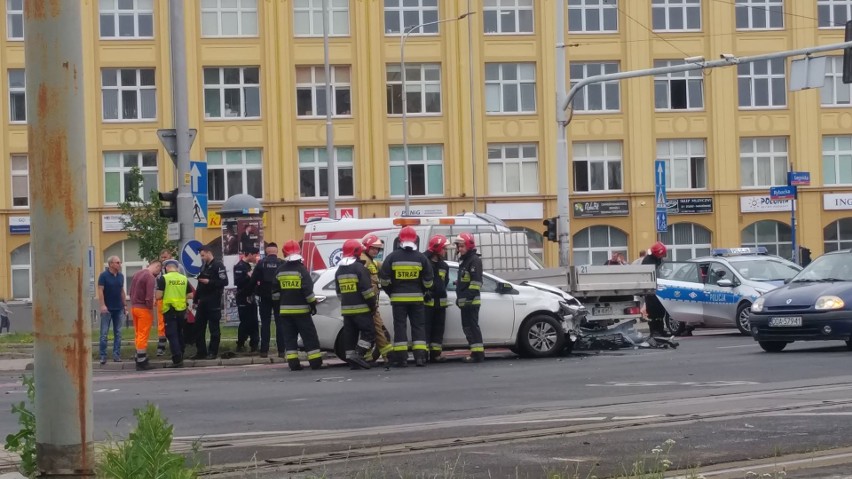 Wypadek na placu Solidarności. Jedna osoba ranna