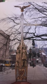 Maszt Niepodległości stanie na placu Matejki? Trwa wysyp pomników