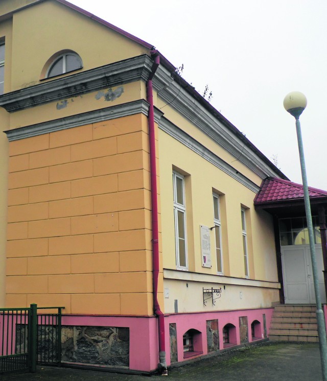 Gimnazjum w Rąbczynie uzyskuje coraz lepsze wyniki. Czy należy je zamykać?