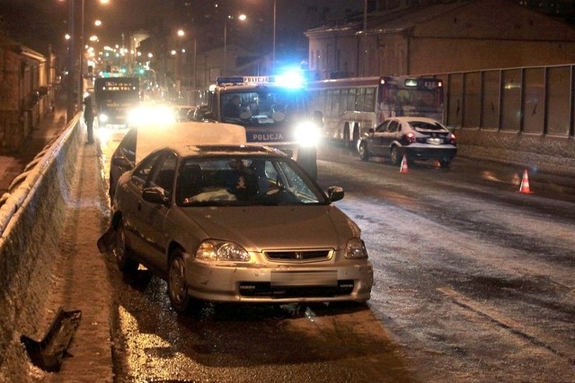 W Radomiu na ulicy Słowackiego doszło do karambolu. Zderzyło się aż siedem samochodów