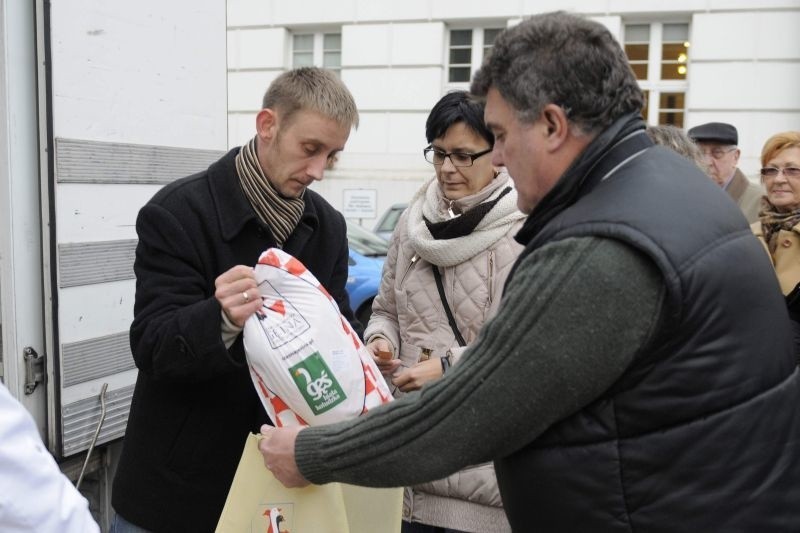 W Bydgoszczy pod Urzędem Wojewódzkim rozdano gęsinę [zdjęcie]