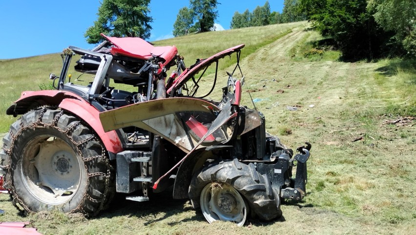 Wypadek podczas prac polowych w Wierchomli Wielkiej. Po poszkodowanego traktorzystę przyleciał śmigłowiec LPR