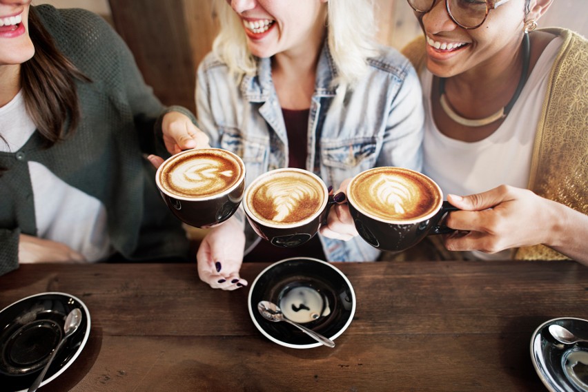 Picie kawy może pomóc w walce z przewlekłymi zaparciami. Tak...