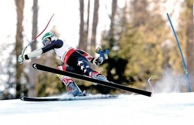 Bode Miller, jak widać, supergiganta nie przejechał czysto Fot. EPA/Cornelius Poppe