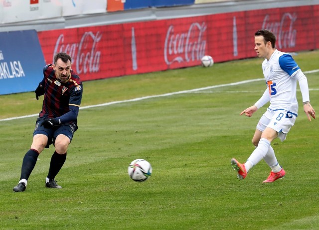 Pogoń przegrała z Lechem 0-1. Po każdym spotkaniu wystawiamy piłkarzom Pogoni Szczecin oceny w skali 1-10 i wybieramy gracza meczu w naszej drużynie. Mecz z Lechem nie miał zbyt wielu pozytywnych akcentów.Oceny piłkarzy na kolejnych podstronach >>>WIĘCEJ O MECZU: Pogoń Szczecin – Lech Poznań. Trzecia z rzędu porażka Portowców. ZDJĘCIA