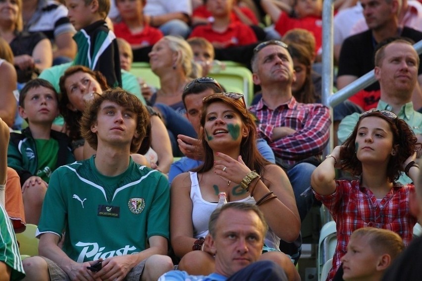 Piękne fanki na stadionie w Gdańsku