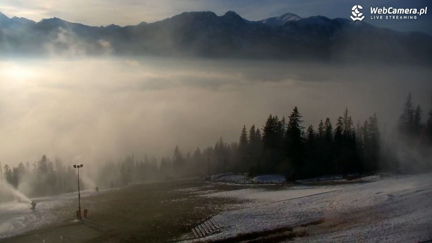 Zakopane pod chmurami, wyżej wychodzi piękne słońce