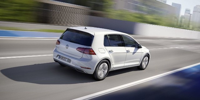 Volkswagen e-Golf W Europie auto ma być dostępne w połowie 2017 roku.Fot. Volkswagen