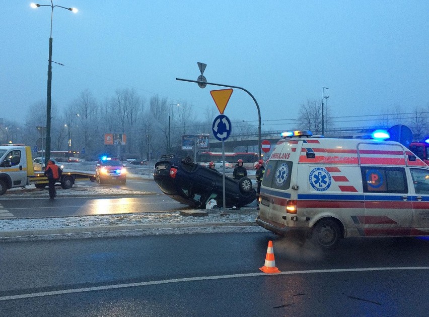 Groźny wypadek w centrum Sosnowca! Zderzenie dwóch samochodów, ranne dwie kobiety ZDJĘCIA