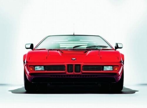 Jeszcze bardziej zadziornie wyglądał BMW M1 (z 1978 r.). Nie...