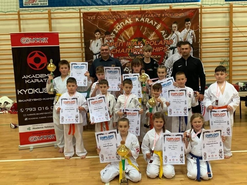Bardzo udany weekend karateków ze Skarżyska-Kamiennej. Walczyli na dwóch turniejach [ZDJĘCIA]