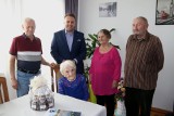 Janina Simonowicz ze Starachowic obchodziła 100 urodziny. Jubilatkę odwiedził prezydent Marek Materek (ZDJĘCIA)
