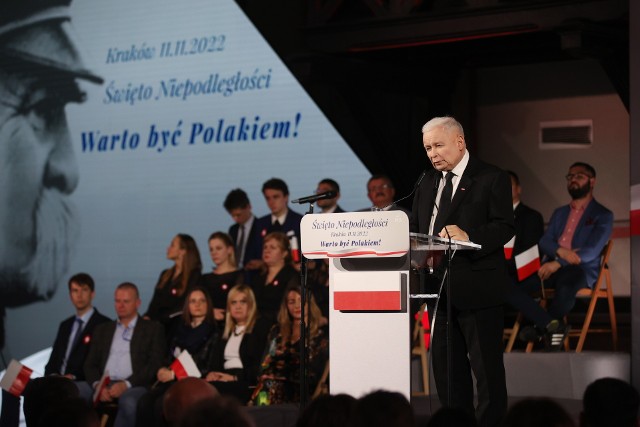 Prezes PiS Jarosław Kaczyński podczas obchodów Święta Niepodległości w siedzibie KSTG "Sokół" w Krakowie.