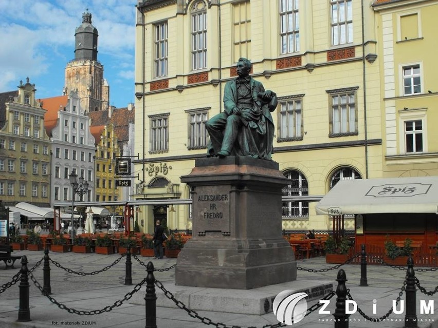 Wrocław: Ukradł pióro Fredrze. Zatrzymano go dzięki monitoringowi