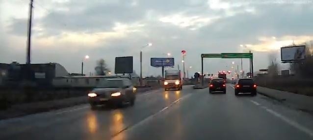 Postrach z BMW ma za nic przepisy drogowe [WIDEO]