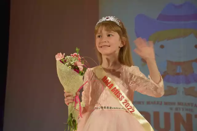 Na zdjęciu: Mała Miss Miasta i Gminy Małogoszcz 2022 Hania Skrobot.