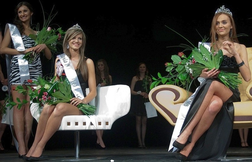 Magda Zielińska (z prawej) jako Miss Podlasia 2010