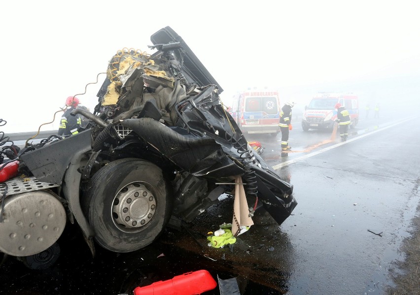 Karambol na autostradzie A1 pod Piotrkowem