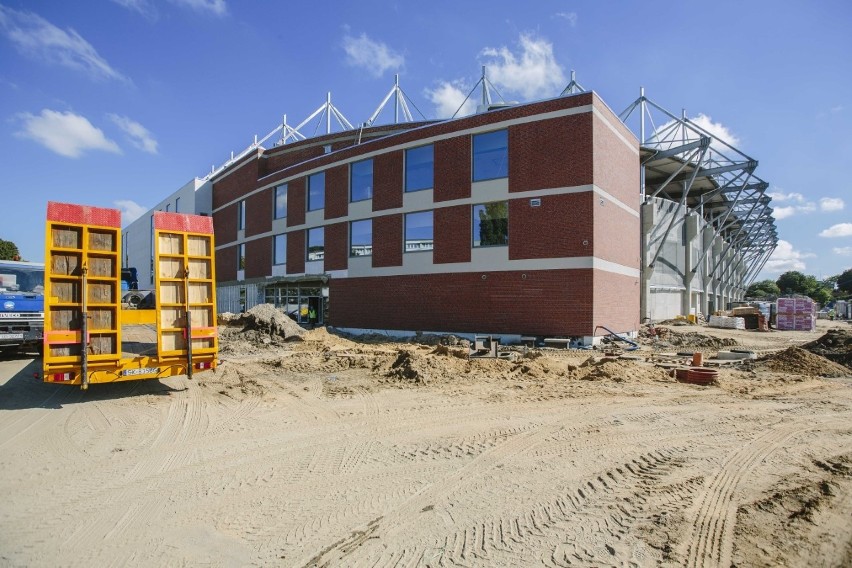 Stadion Widzewa: murawa już czeka, ale na gwiazdy, nie na Parmę