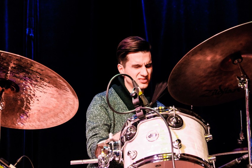 Antonis Skolias podczas koncertu w klubie Blue Note