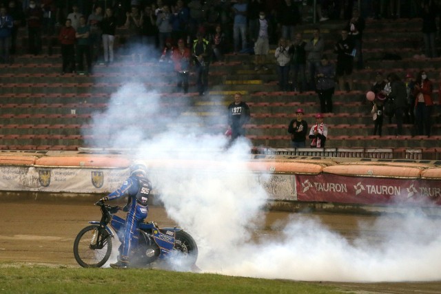 Robert Lambert wygrał w Gnieźnie czwartą rundę Speedway Tauron Champonship. Na podium stanęli też Timo Lahti, a trzecie - Grigorij Łaguta. Czytaj dalej >>>