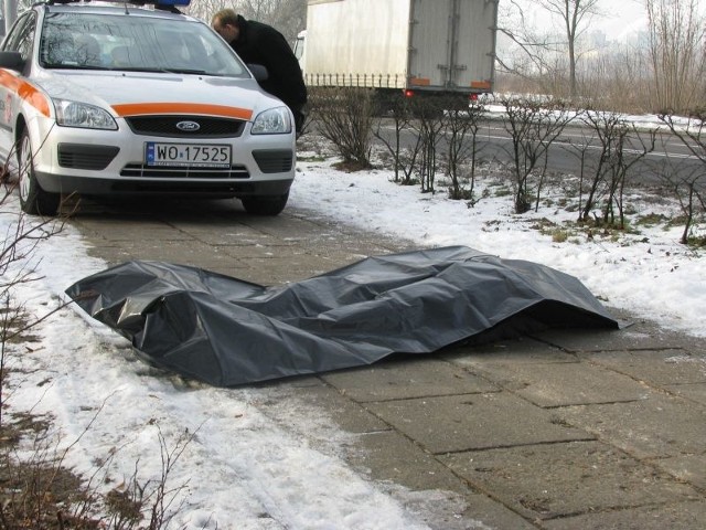 Mimo niemal natychmiastowej pomocy mężczyzna, który zasłabł wczoraj na ulicy w Wojciechowicach zmarł