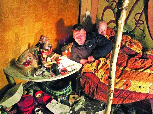 - Nie chcemy spędzać zimy osobno - tłumaczą Jurek i Magda, którzy urządzili sobie obóz przy grudziądzkim osiedlu.