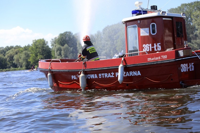 Spektakularne pokazy strażackie ratowników WOPR, straży...