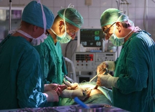 Już 26 nerek przeszczepili chorym w tym roku lekarze w szpitalu im. N. Barlickiego w Łodzi. Cztery nerki pobrano od dawców żywych 