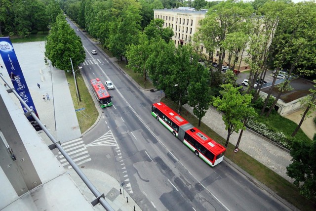 Kolejne utrudnienia dla kierowców związane z przebudową Al. Racławickich. Od wtorku zamknięta dla ruchu będzie ul. Długosza. A od środy Poniatowskiego zwęzi się o połowę