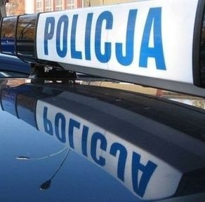 Policja przyjechała do V LO w Słupsku w sprawie wybryku uczniów.