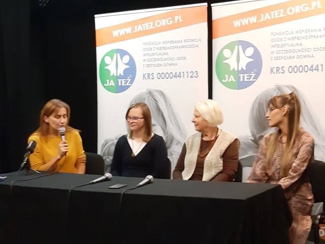 Od lewej: Iwona Simon z Fundacji Ja Też, Emilia Kochańska, Danuta Kochańska i Julia Lewańczyk z Teatru Muzycznego w Gdyni.
