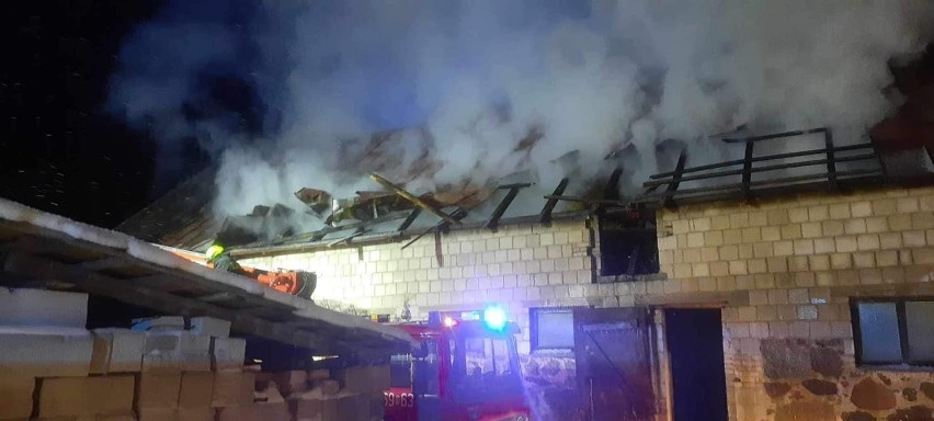 Akcja strażaków trwała 13 godzin. Pożaru budynku gospodarczego w miejscowości Nadbory