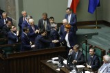 Sejm odrzucił wnioski o wotum nieufności dla Beaty Szydło i Elżbiety Rafalskiej