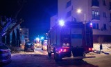 Tragiczny pożar w bloku mieszkalnym w Pionkach. W płomieniach zginął 68-letni mężczyzna. Zobacz zdjęcia z miejsca zdarzenia