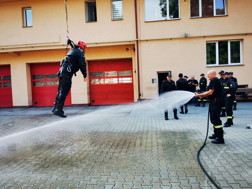 Nietypowe pożegnanie zastępcy dowódcy JRG W Przeworsku.