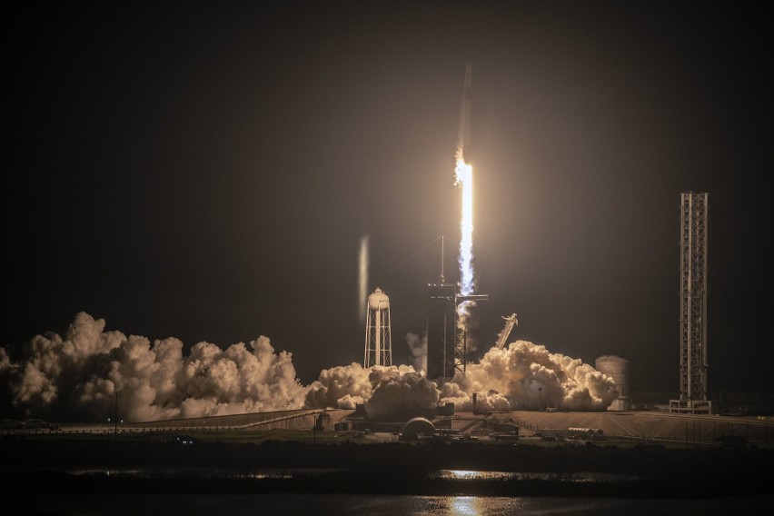Rakieta Falcon 9 firmy SpaceX wyleciała w kierunku...