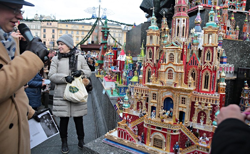 76. Konkurs Szopek Krakowskich. Po prezentacji na estradzie Targów Bożonarodzeniowych trafiły do Celestatu [ZDJĘCIA]