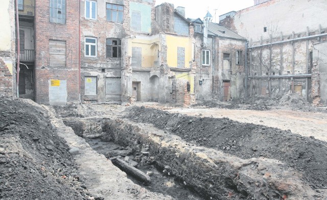 Działka przy ulicy Szewskiej Na działce przy ulicy Szewskiej swoje stanowiska już założyli archeolodzy. Później ma tam stanąć nowa kamienica.