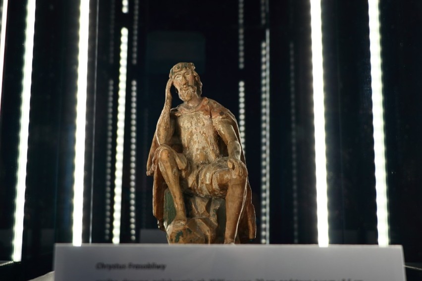 Wielkopostna prezentacja rzeźby Chrystusa Frasobliwego w Muzeum Zamkowym w Sandomierzu