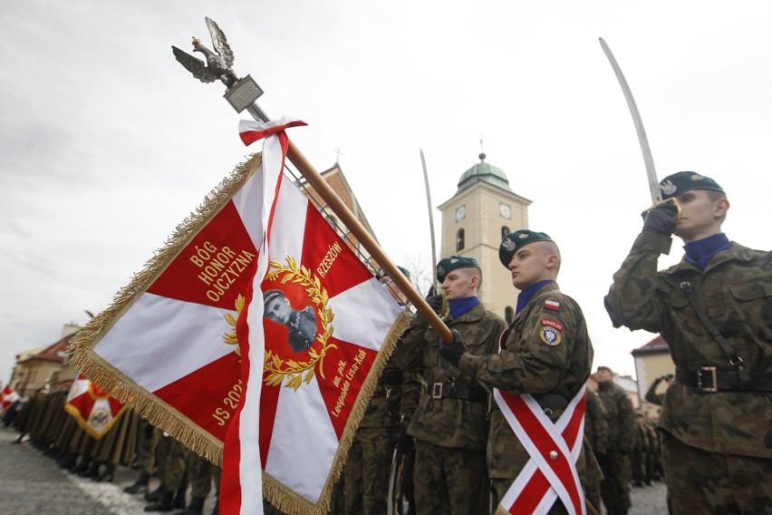 Uroczyste poświęcenie sztandaru i przysięga strzelców...